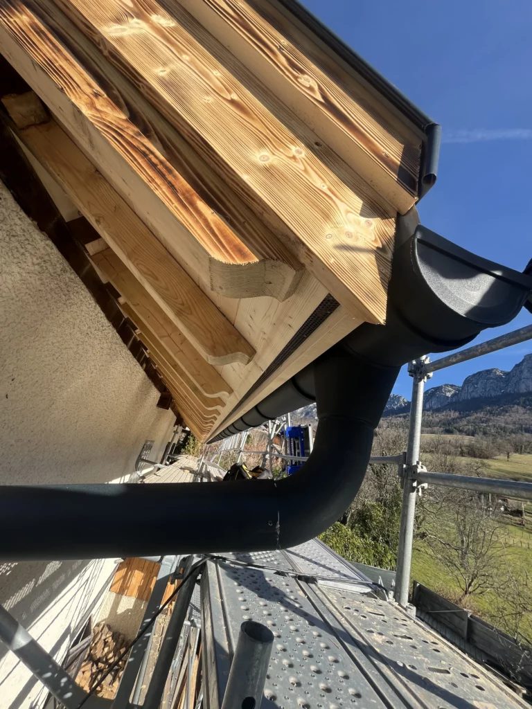 Chantier maison de charpente | zinguerie en Haute Savoie