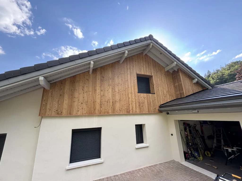 Chantier maison de Menuiserie extérieure | bardage bois | couverture en Haute Savoie
